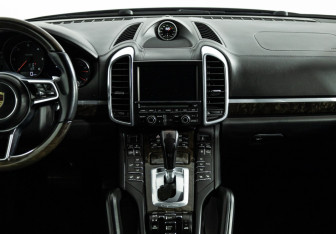 Подержанный автомобиль Porsche Cayenne 2015 года (14 фото)