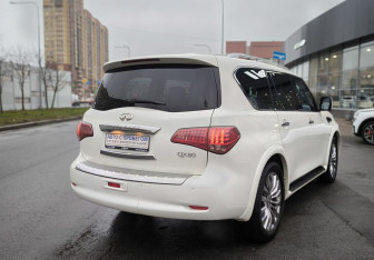 Подержанный автомобиль Infiniti QX80 2017 года (4 фото)