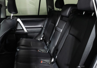 Подержанный автомобиль Toyota Land Cruiser Prado 2018 года (10 фото)