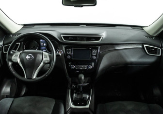 Подержанный автомобиль Nissan X-Trail 2017 года (13 фото)