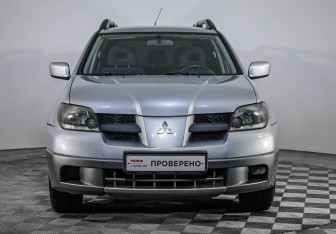 Подержанный автомобиль Mitsubishi Outlander 2004 года (2 фото)