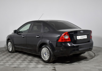 Подержанный автомобиль Ford Focus Sedan 2011 года (7 фото)