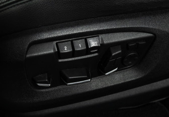 Подержанный автомобиль BMW X5 2015 года (15 фото)