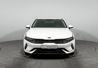 Подержанный автомобиль Kia K5 2021 года (2 фото)