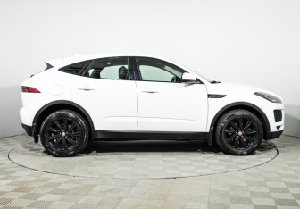 Подержанный автомобиль Jaguar E-Pace 2018 года (4 фото)