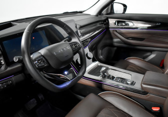 Подержанный автомобиль Exeed VX 2023 года (9 фото)