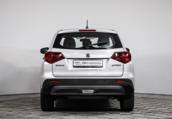 Подержанный автомобиль Suzuki Vitara 2020 года (6 фото)