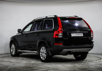 Подержанный автомобиль Volvo XC90 2007 года (7 фото)