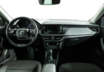 Подержанный автомобиль Skoda Rapid Liftback 2021 года (13 фото)