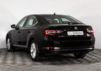 Подержанный автомобиль Skoda Superb Liftback 2017 года (8 фото)