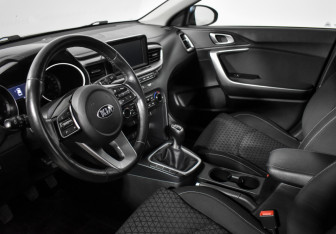 Подержанный автомобиль Kia Ceed Hatchback 2018 года (9 фото)