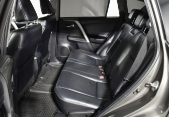 Подержанный автомобиль Toyota RAV4 2013 года (11 фото)