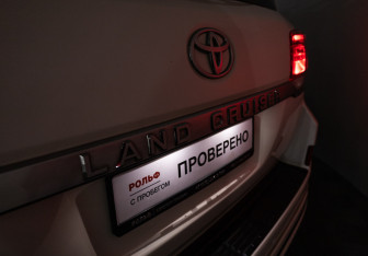 Подержанный автомобиль Toyota Land Cruiser Suv 2018 года (33 фото)