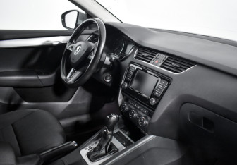 Подержанный автомобиль Skoda Octavia Liftback 2016 года (13 фото)