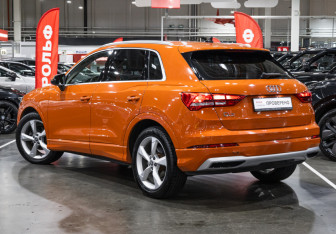 Подержанный автомобиль Audi Q3 2019 года (11 фото)