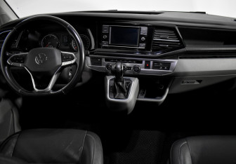 Подержанный автомобиль Volkswagen Caravelle 2020 года (15 фото)