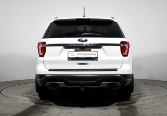 Подержанный автомобиль Ford Explorer 2019 года (6 фото)