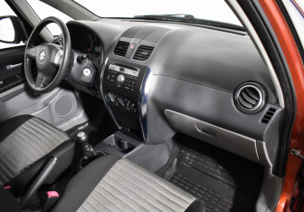 Подержанный автомобиль Suzuki SX4 Hatchback 2012 года (12 фото)