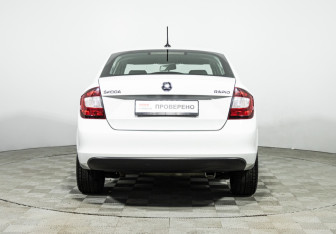 Подержанный автомобиль Skoda Rapid Liftback 2019 года (6 фото)