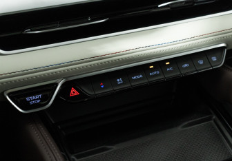 Подержанный автомобиль Geely Monjaro 2023 года (22 фото)