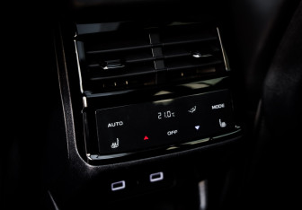 Подержанный автомобиль Geely Monjaro 2024 года (29 фото)