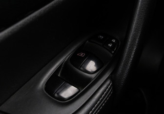 Подержанный автомобиль Nissan X-Trail 2016 года (17 фото)