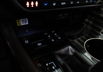 Подержанный автомобиль Lexus RX 2021 года (23 фото)