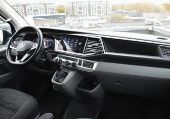 Подержанный автомобиль Volkswagen Caravelle 2021 года (7 фото)