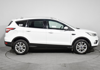 Подержанный автомобиль Ford Kuga 2018 года (4 фото)