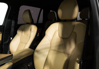 Подержанный автомобиль Volvo XC90 2017 года (16 фото)