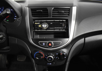 Подержанный автомобиль Hyundai Solaris Sedan 2011 года (15 фото)