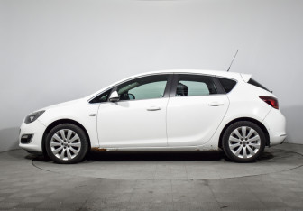 Подержанный автомобиль Opel Astra Hatchback 2014 года (8 фото)