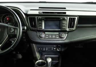 Подержанный автомобиль Toyota RAV4 2014 года (14 фото)