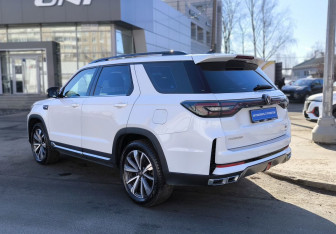 Подержанный автомобиль Changan CS95 2023 года (6 фото)