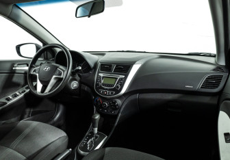 Подержанный автомобиль Hyundai Solaris Hatchback 2014 года (9 фото)