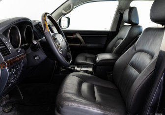 Подержанный автомобиль Toyota Land Cruiser Suv 2008 года (21 фото)