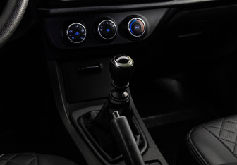 Подержанный автомобиль Toyota Corolla Sedan 2014 года (13 фото)