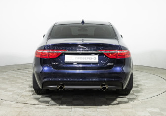 Подержанный автомобиль Jaguar XF Sedan 2017 года (6 фото)