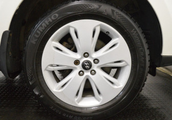 Подержанный автомобиль Hyundai Santa Fe 2012 года (9 фото)