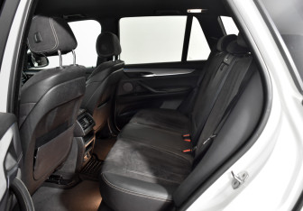 Подержанный автомобиль BMW X5 2018 года (12 фото)