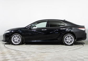 Подержанный автомобиль Toyota Camry Sedan 2019 года (8 фото)
