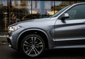 Подержанный автомобиль BMW X5 2018 года (3 фото)
