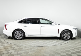 Подержанный автомобиль Hongqi H5 2023 года (4 фото)