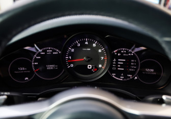 Подержанный автомобиль Porsche Cayenne 2019 года (15 фото)