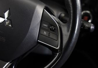 Подержанный автомобиль Mitsubishi Outlander 2018 года (11 фото)