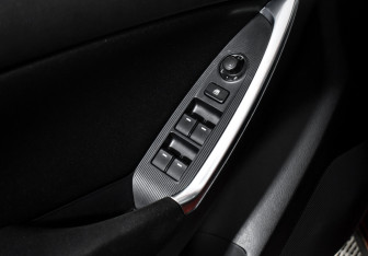 Подержанный автомобиль Mazda CX-5 2012 года (10 фото)