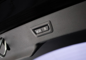 Подержанный автомобиль BMW X6 2016 года (33 фото)