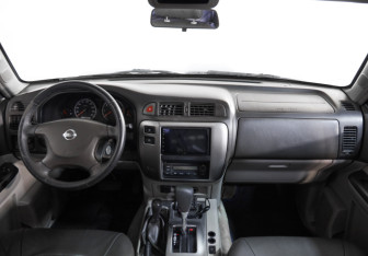 Подержанный автомобиль Nissan Patrol 2003 года (9 фото)