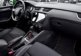 Подержанный автомобиль Skoda Octavia RS Liftback 2014 года (17 фото)