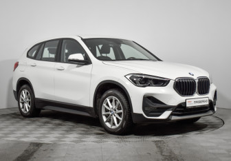 Подержанный автомобиль BMW X1 2021 года (3 фото)